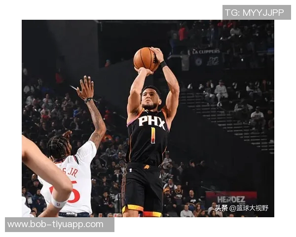 布克半场表现分析：进攻欲望强烈却命中率低贡献15分4板3助正负值高达22